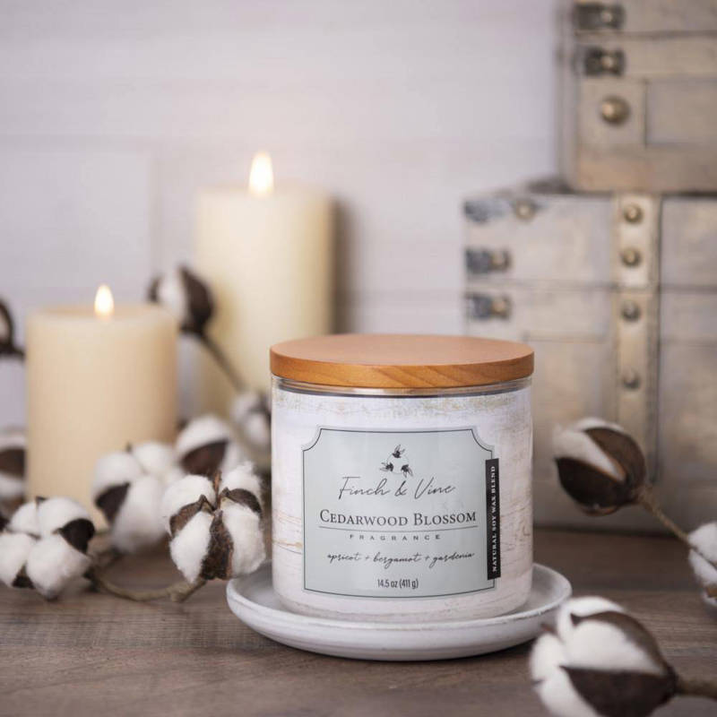 Colonial Candle Finch & Vine sojowa świeca zapachowa w szkle 3 knoty 14.5 oz 411 g - Cedarwood Blossom
